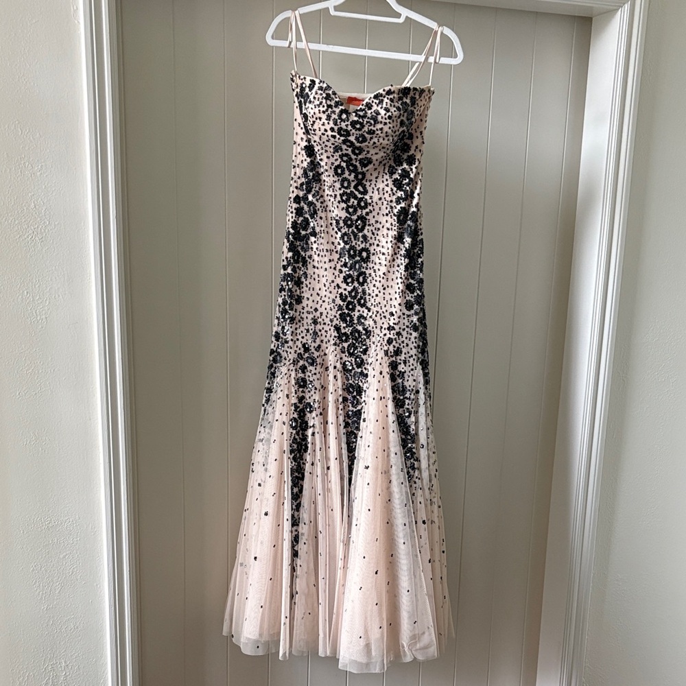 Alberto Makali Elegant Black and Cream Gown